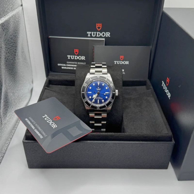 Tudor Black Bay 68
