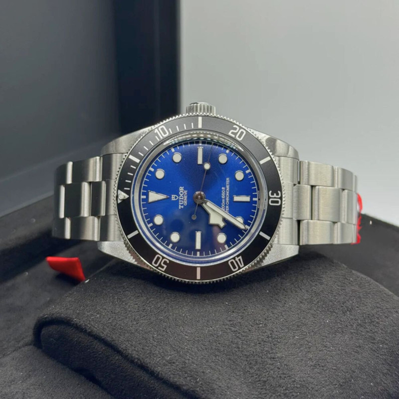 Tudor Black Bay 68