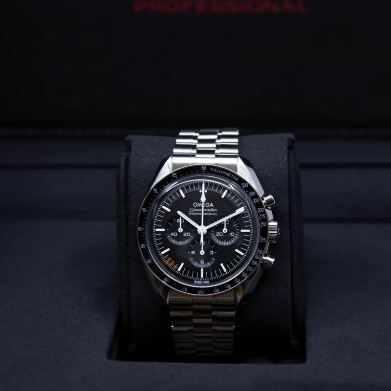  Le club des heureux propriétaires décomplexés de montres "hommage" - tome 10 - Page 25 Omega-speedmaster-moonwatch-professional-master-chronometer