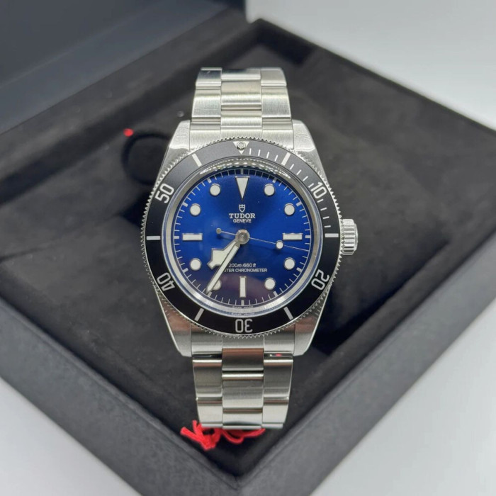 Tudor Black Bay 68